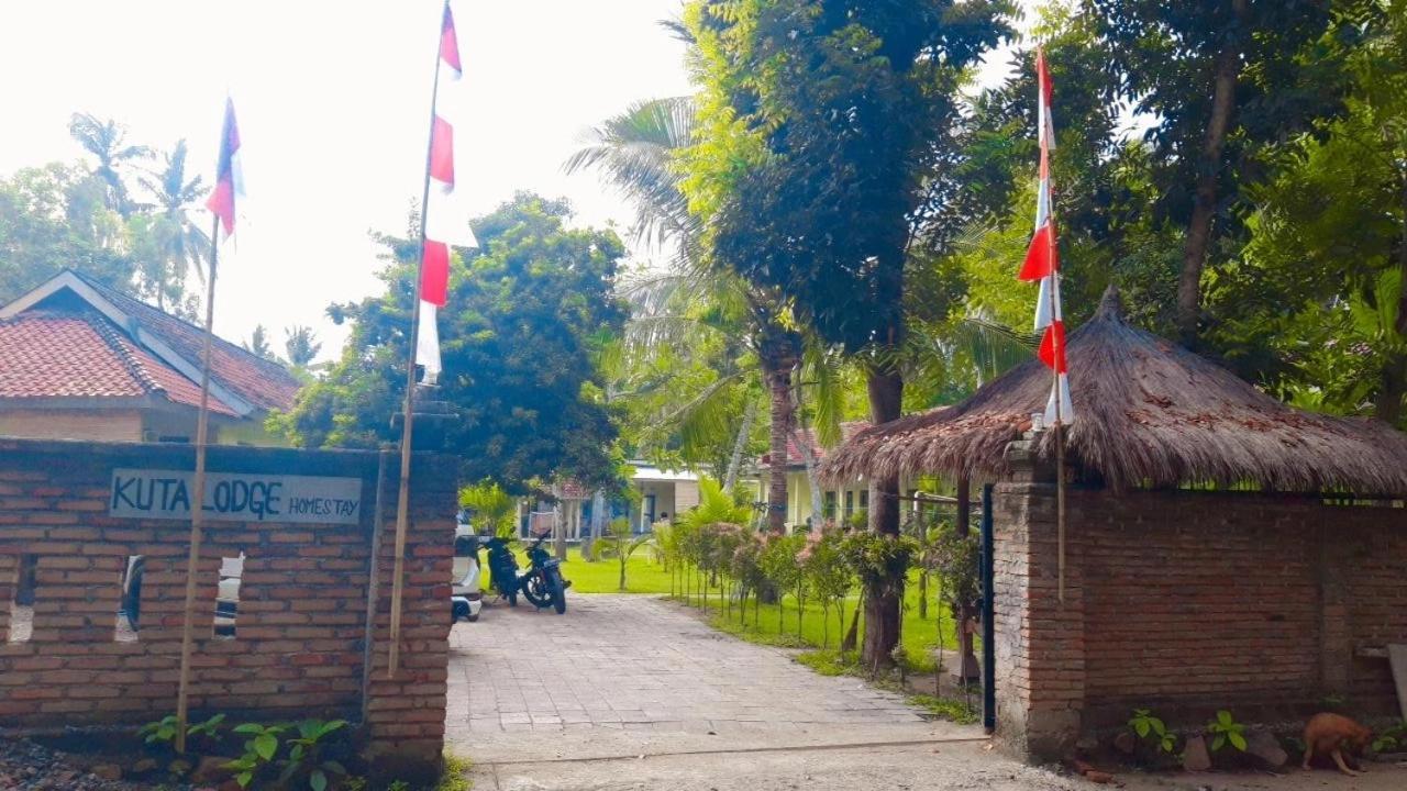 Kuta Lodge Homestay ภายนอก รูปภาพ